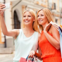 selfie-mobile-shopping