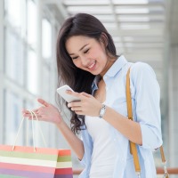 millennial-shopping-mobile